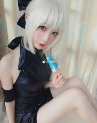 欧美情侣街拍接吻照片_1080P在线观看视频